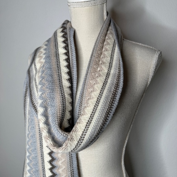 Smartwool Gray Cream Chevron Knit Scarf Twisted Fringe Soft Wrap Size OS - Picture 2 of 5